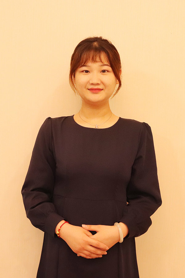 武功文哲 本科学历，优秀班主任